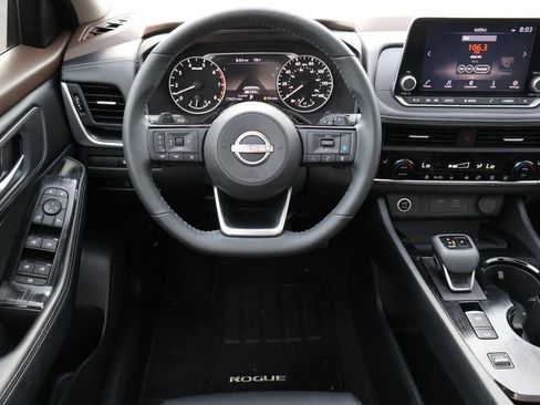Used 2023 Nissan Rogue SV w/ SV Premium B Package FWD image 4