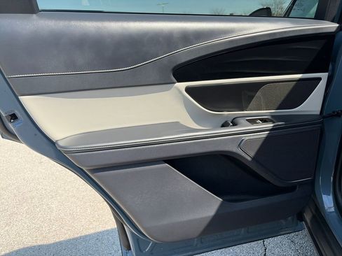 Used 2025 Lincoln Nautilus Premier image 27