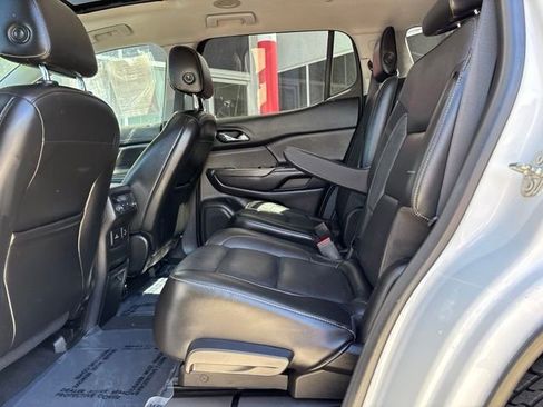 Used 2019 GMC Acadia SLT w/ Black Edition FWD image 12