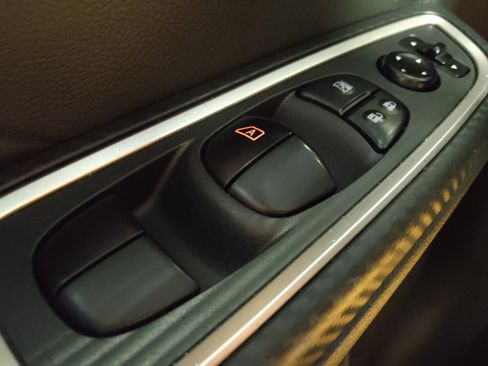 Used 2024 Nissan Versa SR w/ Trunk Package image 27