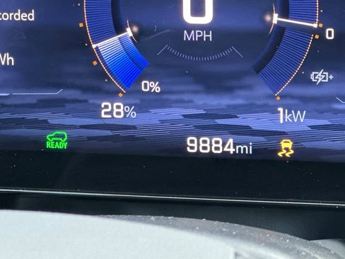 Used 2025 Chevrolet Equinox EV LT w/ Convenience Package image 3