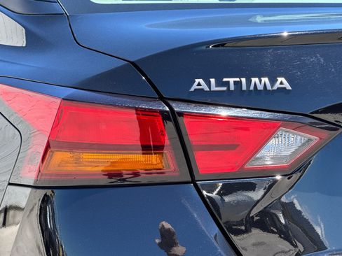 Used 2025 Nissan Altima 2.5 SV FWD image 29