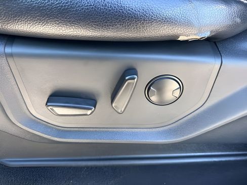 Used 2022 Ford F250 Lariat w/ Black Appearance Package image 10