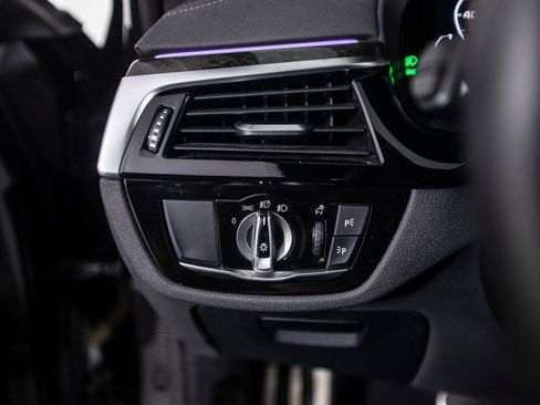 Used 2023 BMW M550i xDrive image 31