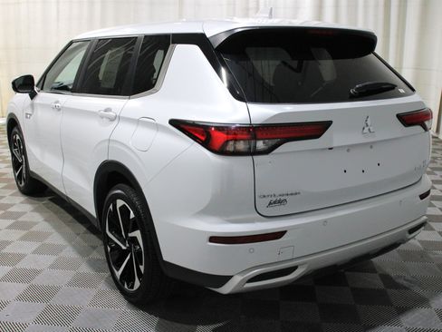 Used 2024 Mitsubishi Outlander 4WD Plug-In Hybrid image 37