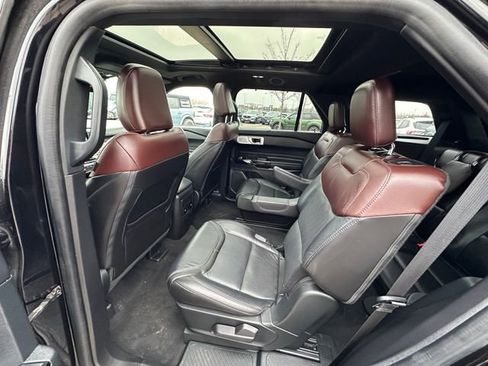 Used 2022 Ford Explorer Platinum w/ Technology Package image 18