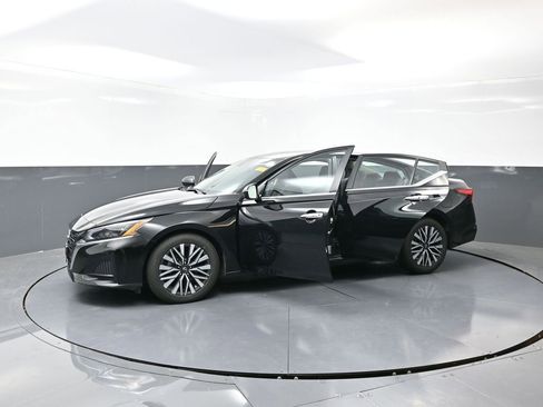 Used 2024 Nissan Altima 2.5 SV image 55