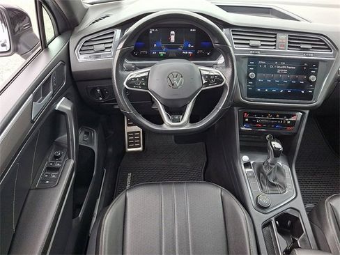 Used 2022 Volkswagen Tiguan SE R-Line image 2