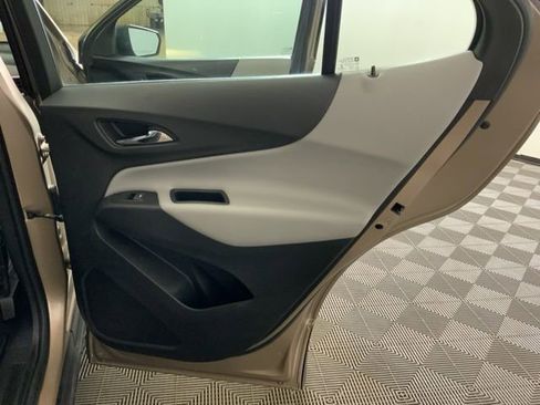 Used 2018 Chevrolet Equinox LS image 27
