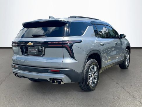 Used 2024 Chevrolet Traverse LT FWD image 7