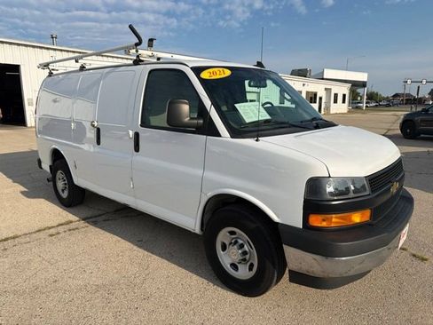 Used 2021 Chevrolet Express 3500 w/ Driver Convenience Package RWD image 7