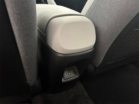 Used 2024 Hyundai Elantra Limited image 19