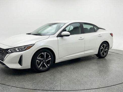 Used 2025 Nissan Sentra SV image 3