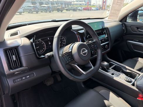 Used 2023 Nissan Pathfinder SL AWD/4WD image 7