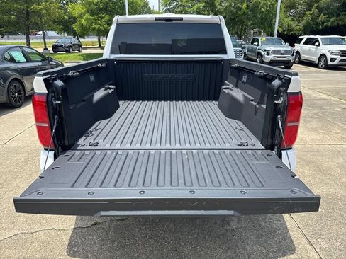 Certified 2024 Toyota Tacoma TRD Off-Road AWD/4WD image 33