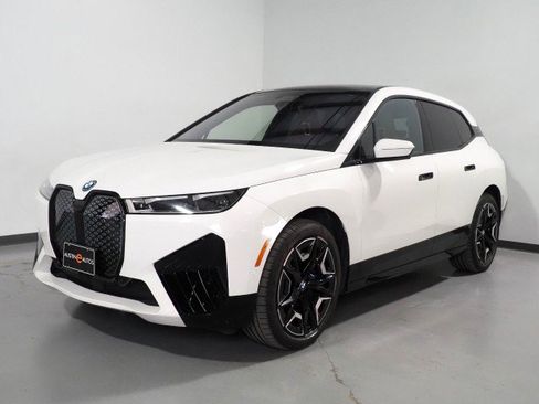 Used 2024 BMW iX xDrive50 w/ Sport Package image 10