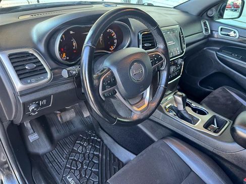 Used 2021 Jeep Grand Cherokee Laredo X AWD/4WD image 12