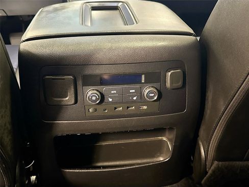 Used 2019 GMC Yukon SLT w/ Graphite Performance Edition AWD/4WD image 27