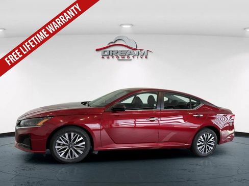 Used 2024 Nissan Altima 2.5 SV FWD image 18
