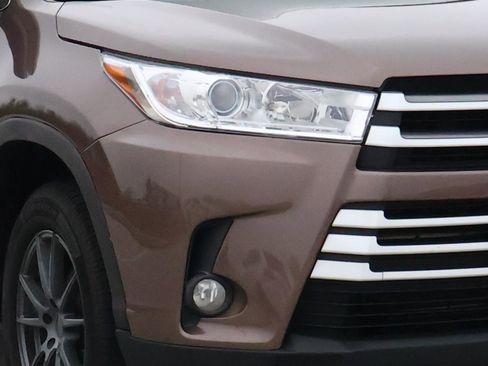 Used 2019 Toyota Highlander XLE image 7