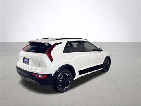 Certified 2023 Kia Niro Wind w/ Wind Preserve Package FWD image 7