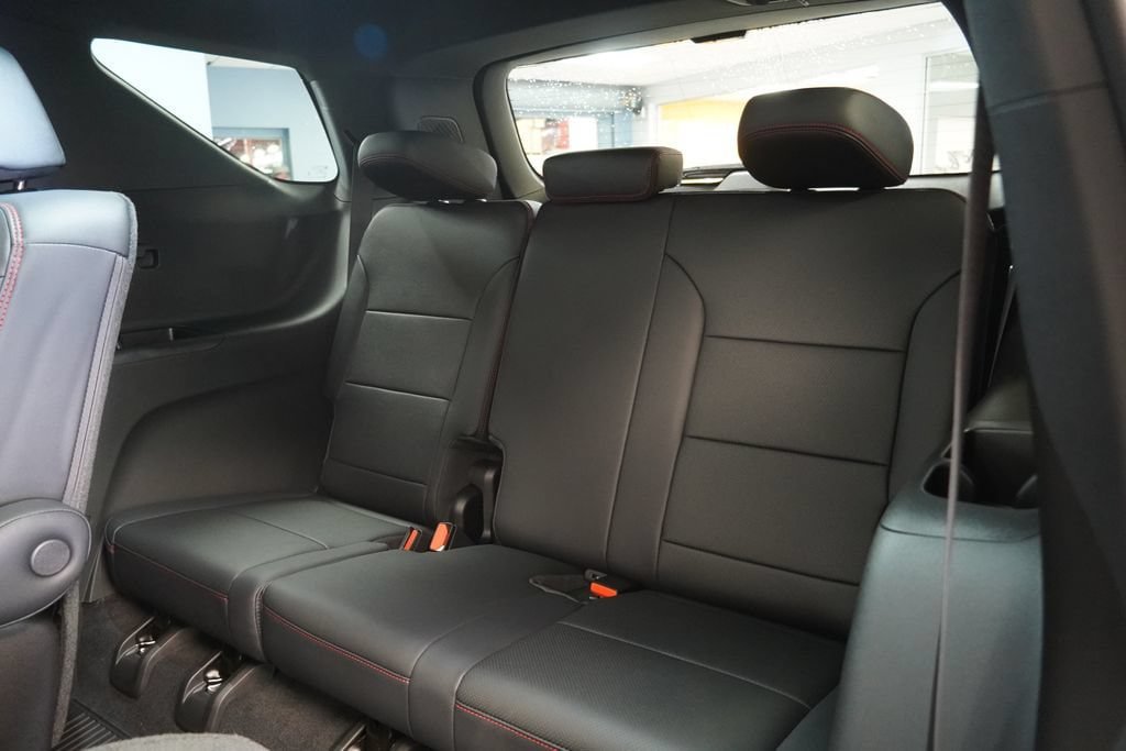New 2026 Chevrolet Traverse RS w/ LPO, Floor Liner Package AWD/4WD image 32