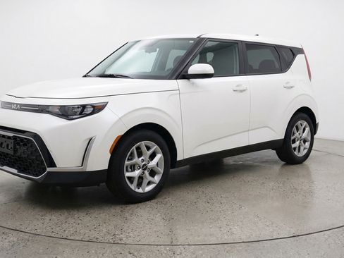 Used 2025 Kia Soul LX w/ LX Technology Package image 3