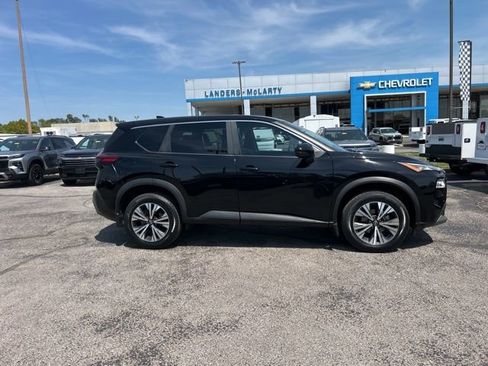 Used 2022 Nissan Rogue SV FWD image 2