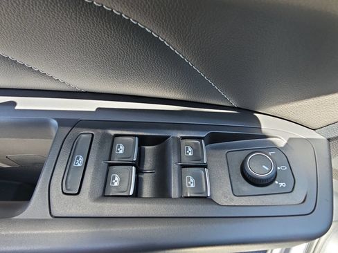 Used 2022 Volkswagen Atlas Cross Sport SE AWD/4WD image 29