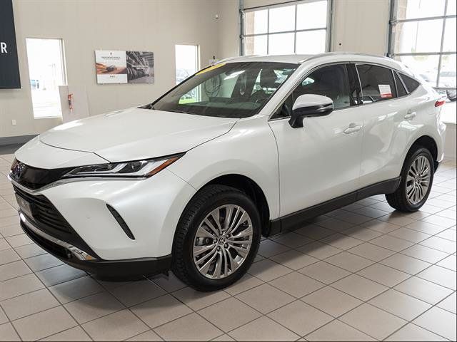Used 2024 Toyota Venza XLE AWD/4WD image 5