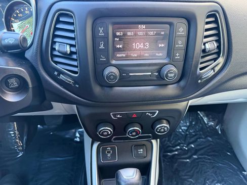 Used 2018 Jeep Compass Latitude w/ Safe & Security Group FWD image 9