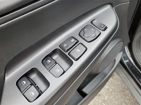 Used 2018 Hyundai Kona SEL image 15