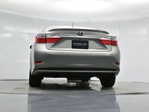 Used 2015 Lexus ES 300h image 49