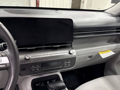 Used 2025 Hyundai Kona SEL image 8