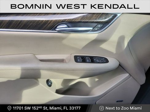 Used 2019 Cadillac XT5 FWD image 23