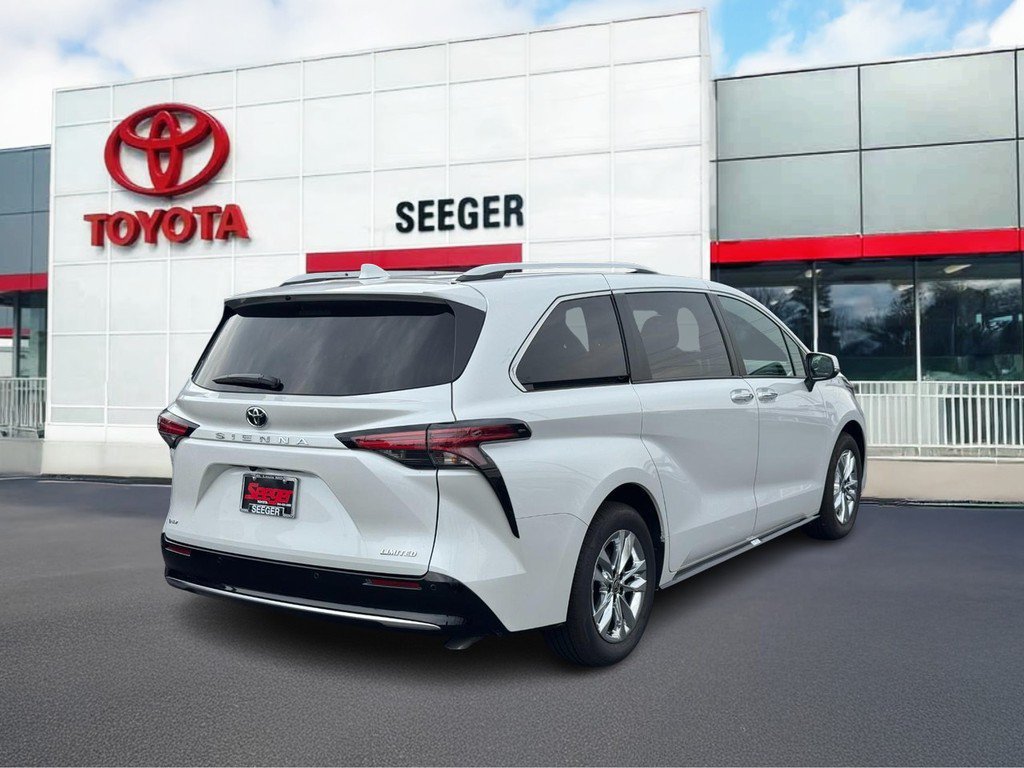 Used 2026 Toyota Sienna Limited FWD image 3