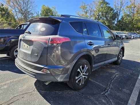 Used 2018 Toyota RAV4 LE image 6