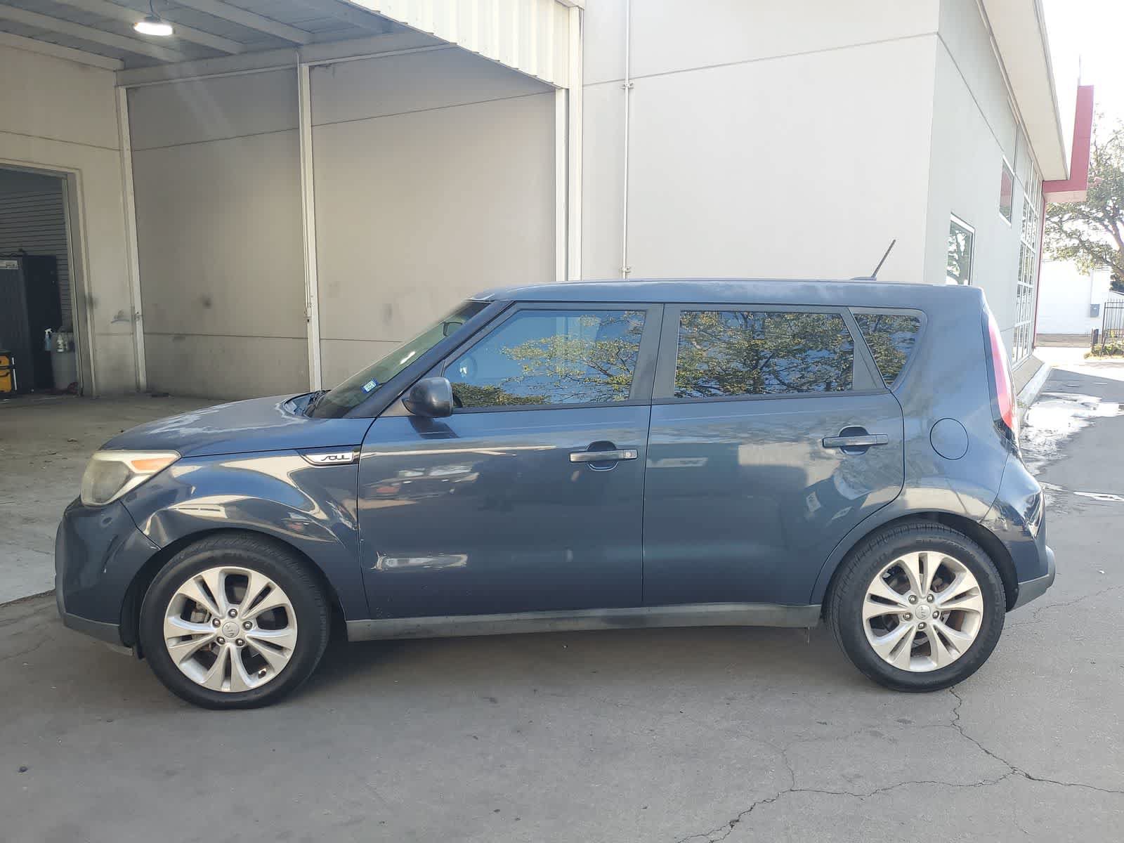 Used 2015 Kia Soul + FWD image 3