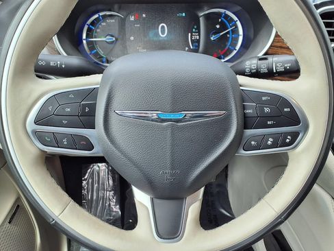 Used 2021 Chrysler Pacifica Limited w/ Uconnect Theater Family Group FWD image 15