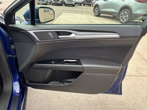 Used 2015 Ford Fusion SE FWD image 16