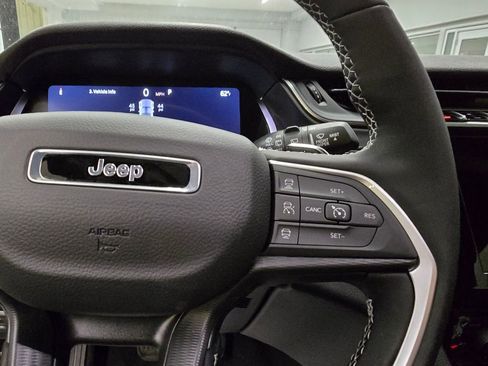 New 2025 Jeep Grand Cherokee Laredo w/ Luxury Tech Group I RWD image 18