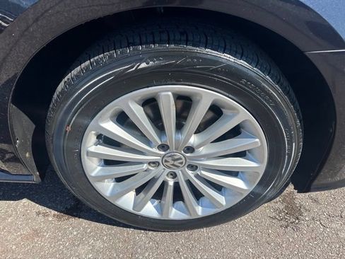 Used 2017 Volkswagen Passat 1.8T SE FWD image 35
