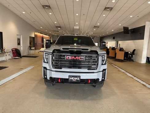 Used 2024 GMC Sierra 2500 AT4 w/ AT4 Premium Plus Package AWD/4WD image 2