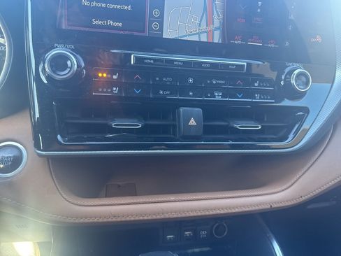 Used 2020 Toyota Highlander Platinum image 13