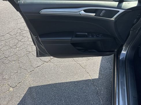 Used 2019 Ford Fusion SE image 10