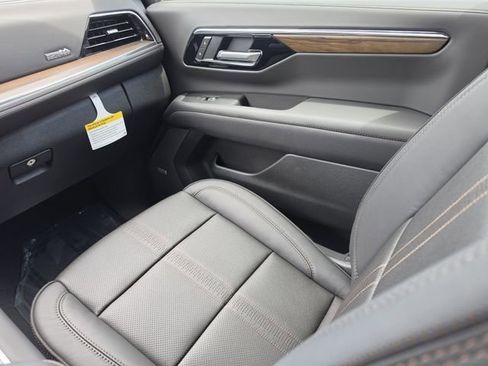 New 2026 Chevrolet Suburban High Country image 18