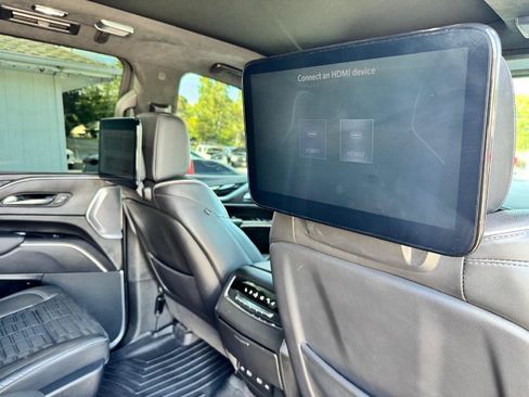 Used 2023 Cadillac Escalade ESV V AWD/4WD image 32