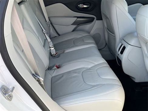 Used 2021 Jeep Cherokee Latitude Lux w/ Comfort/Convenience Group image 38