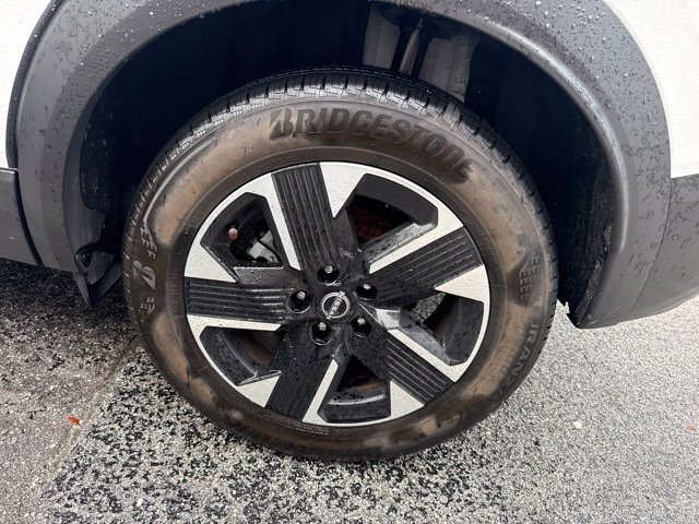 Used 2025 Nissan Kicks SV AWD/4WD image 11