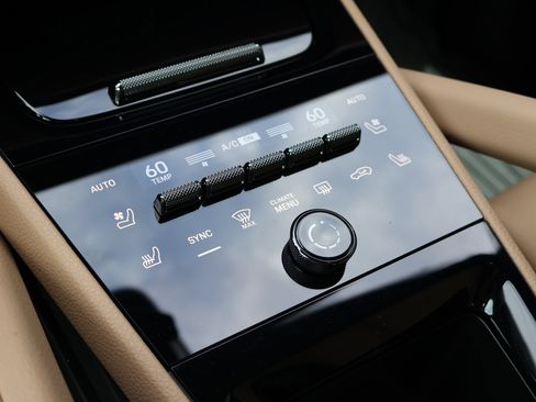 Certified 2026 Porsche Cayenne AWD/4WD image 21